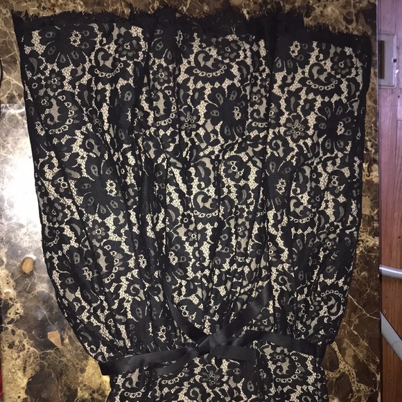 This is a black size 4 only worn once thigh length dress. - Picture 2 of 6